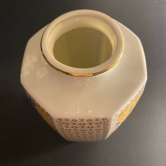 Japanese Vase Golden Mist Pattern Fine Porcelain Floral Design Gold Trim - Picture 4 of 6